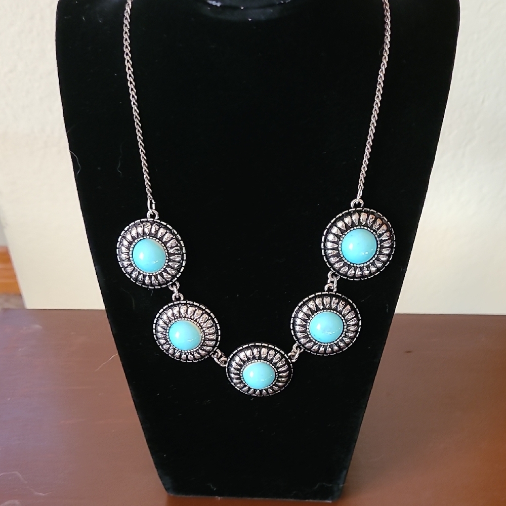 *Host Pick* Elegant Turquoise and Silver Statement Necklace New Without Tags